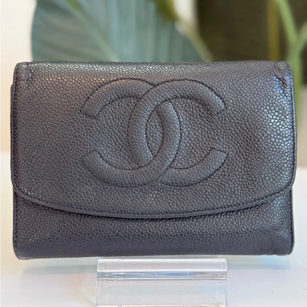 Chanel ‘Classic Flap wallet’ - Picture 3 of 16